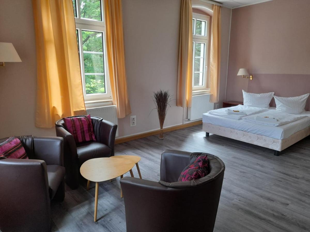 Hotel Am Kreischaer Park Esterno foto